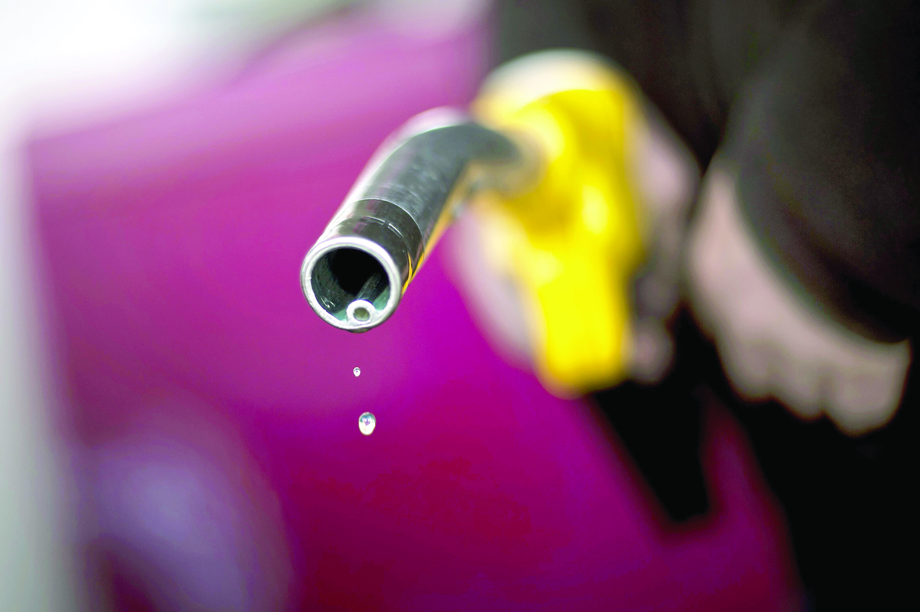ارتفاع تسعيرة الوقود يزيد الطلب على "العادي"