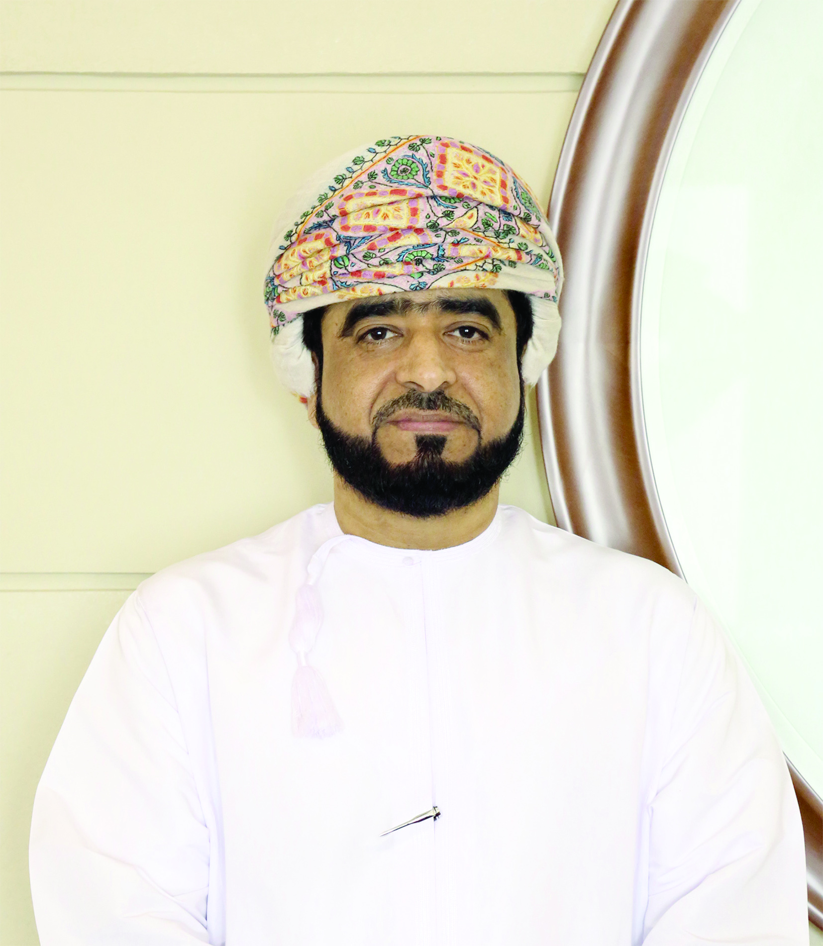 مؤسسة بيت الزبير تعين مديرا عاما من الشباب العماني