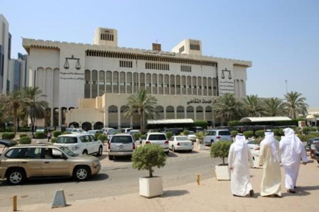 توقيف زوجين كويتيين عذبا طفلتهما حتى الموت