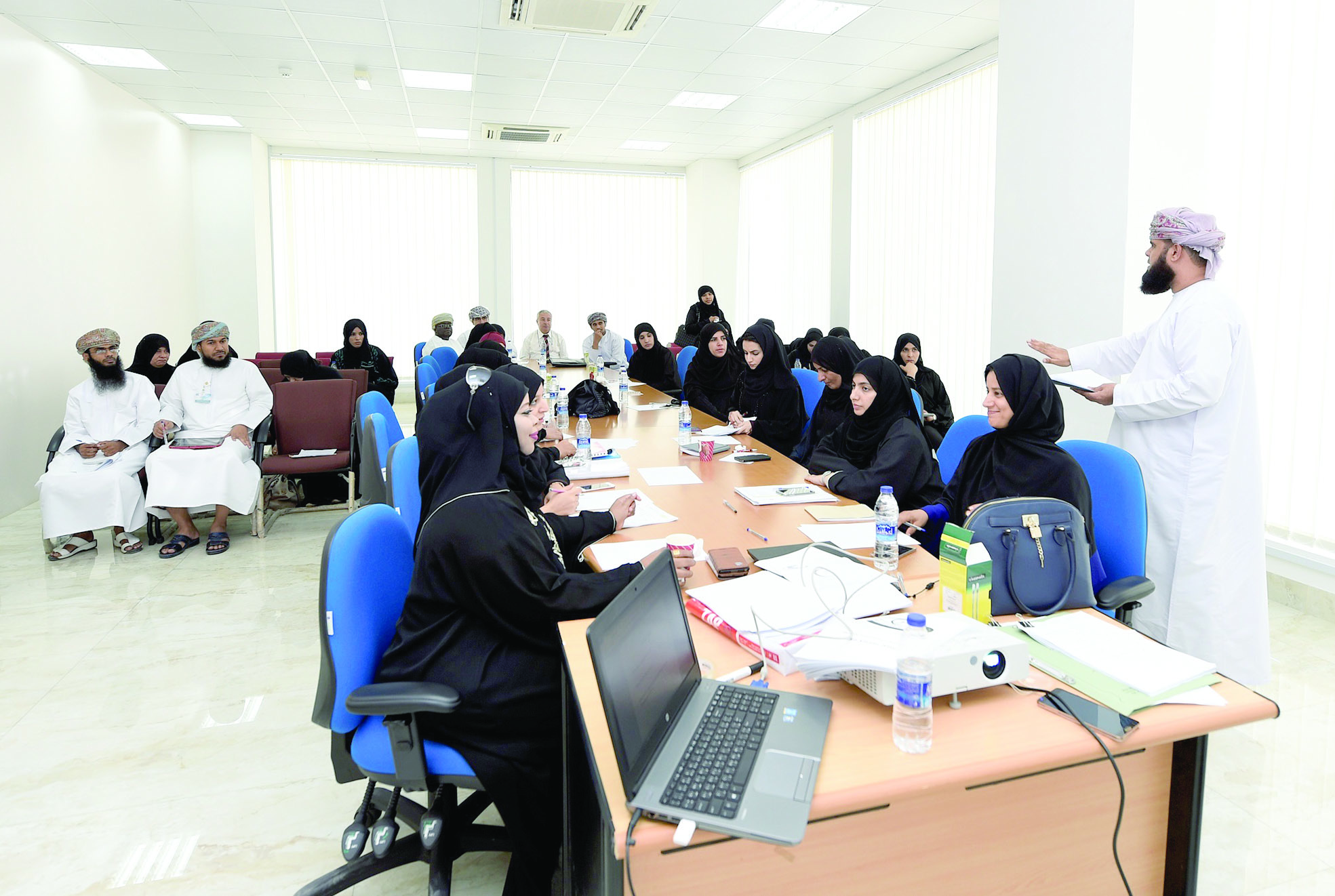 بحث آلية تطبيق السياسات في مؤسسات وزارة الصحة