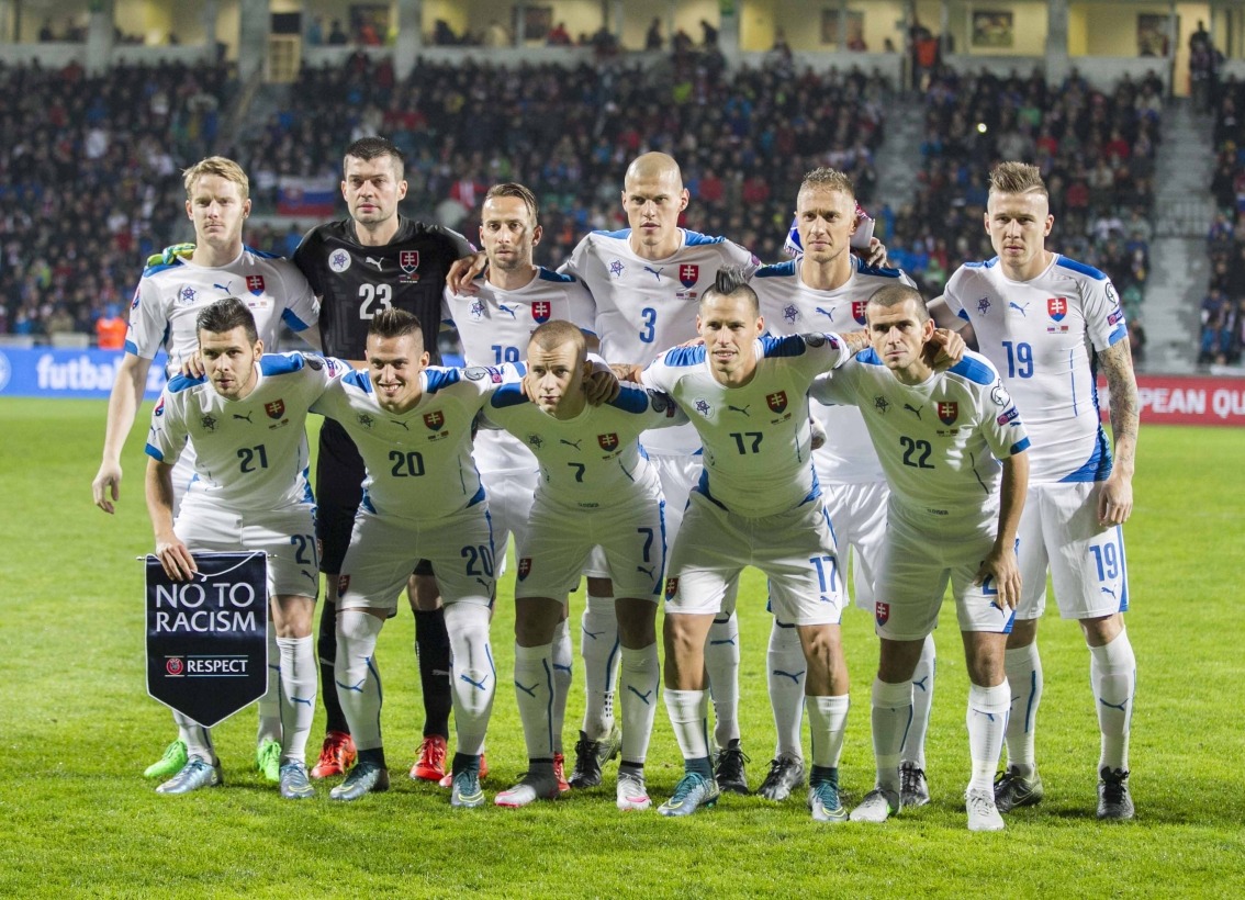 Сборная словакии по футболу. Национальная сборная Словакии по футболу. Словакия сборная форма. Форма сборной Словакии.