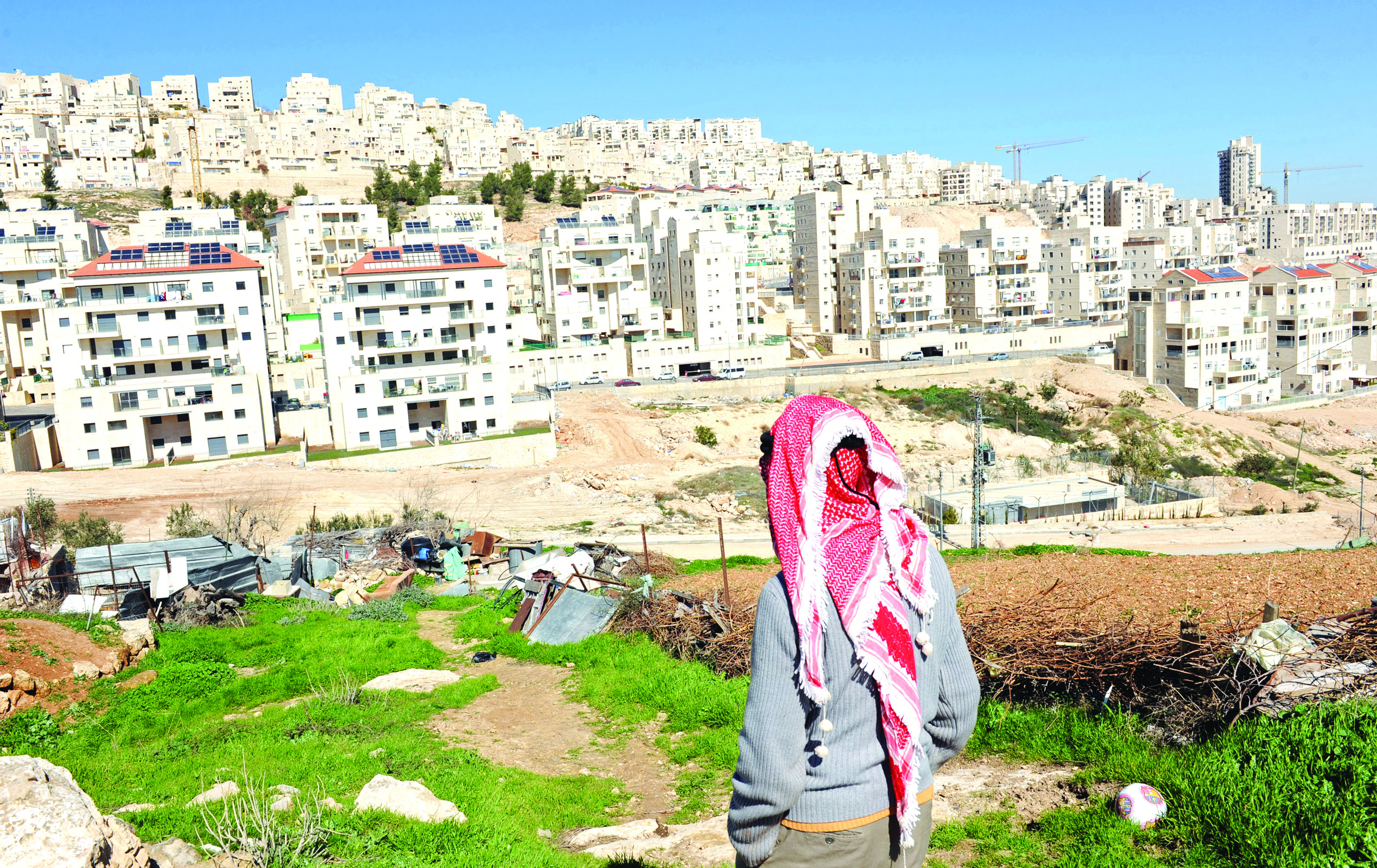 الاحتلال يجري مسح هندسي لأراض فلسطينية لتوسيع الاستيطان