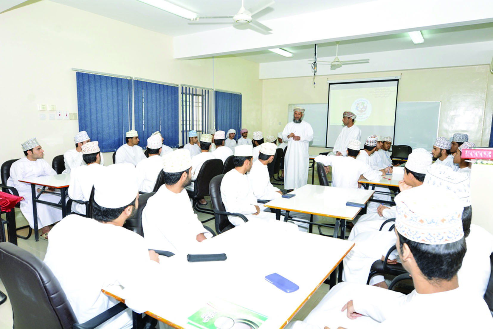 تنافس كبير في مسابقة الرياضيات ببهلاء والحمراء