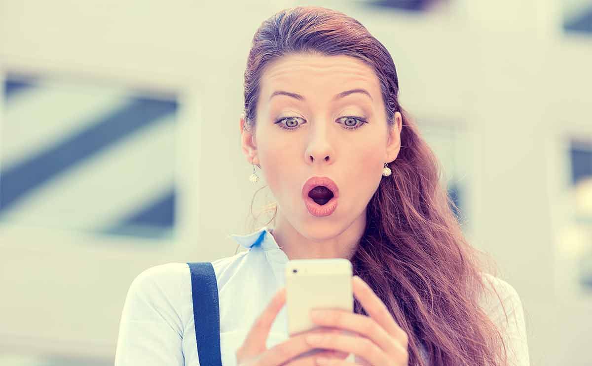 وسائل التواصل الاجتماعي تكلف الأمهات