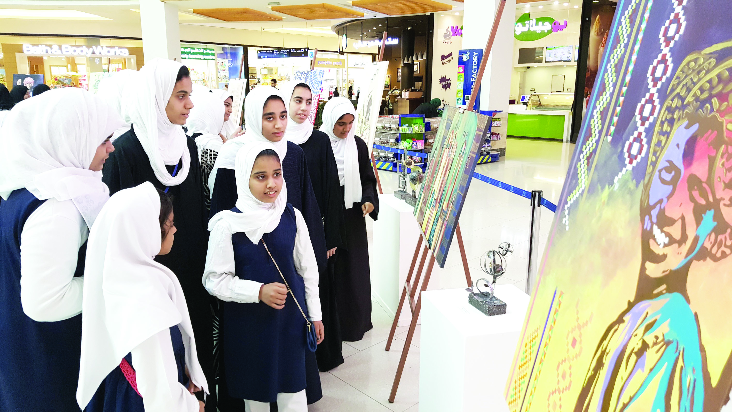 انطلاق معرض اللمسات الفنية لمعلمي ومعلمات جنوب الباطنة