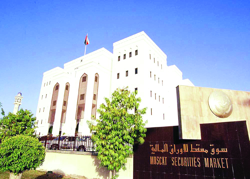 سوق مسقط يكسب 16 نقطة