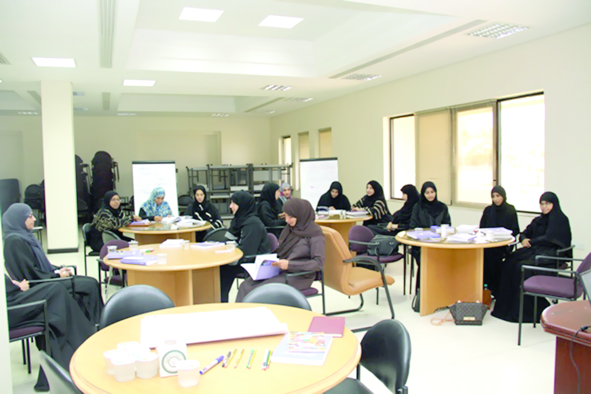 «الخدمة المدنية» تنفذ برنامجاً لتمكين 150 موظفة حكومية