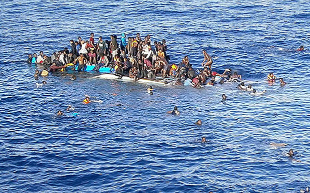 السفن البحرية الأوروبية دمرت 100 قارب تهريب لاجئين في البحر المتوسط