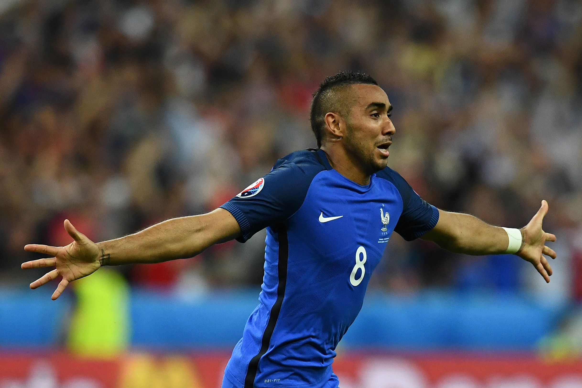 Euro 2016: Payet's late stunner helps France floor Romania