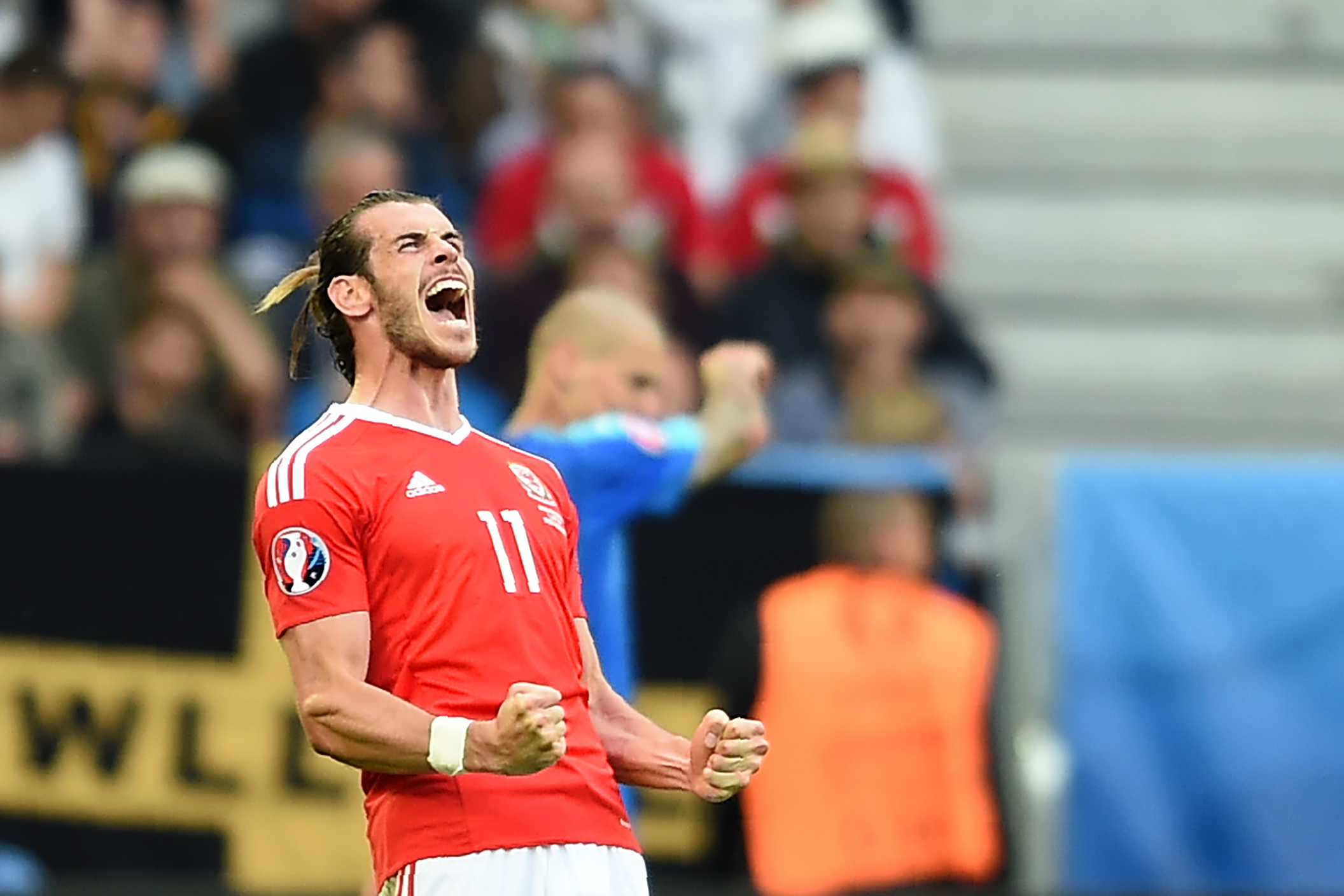 Euro 2016: Bale and Robson-Kanu give Wales 2-1 win over Slovakia