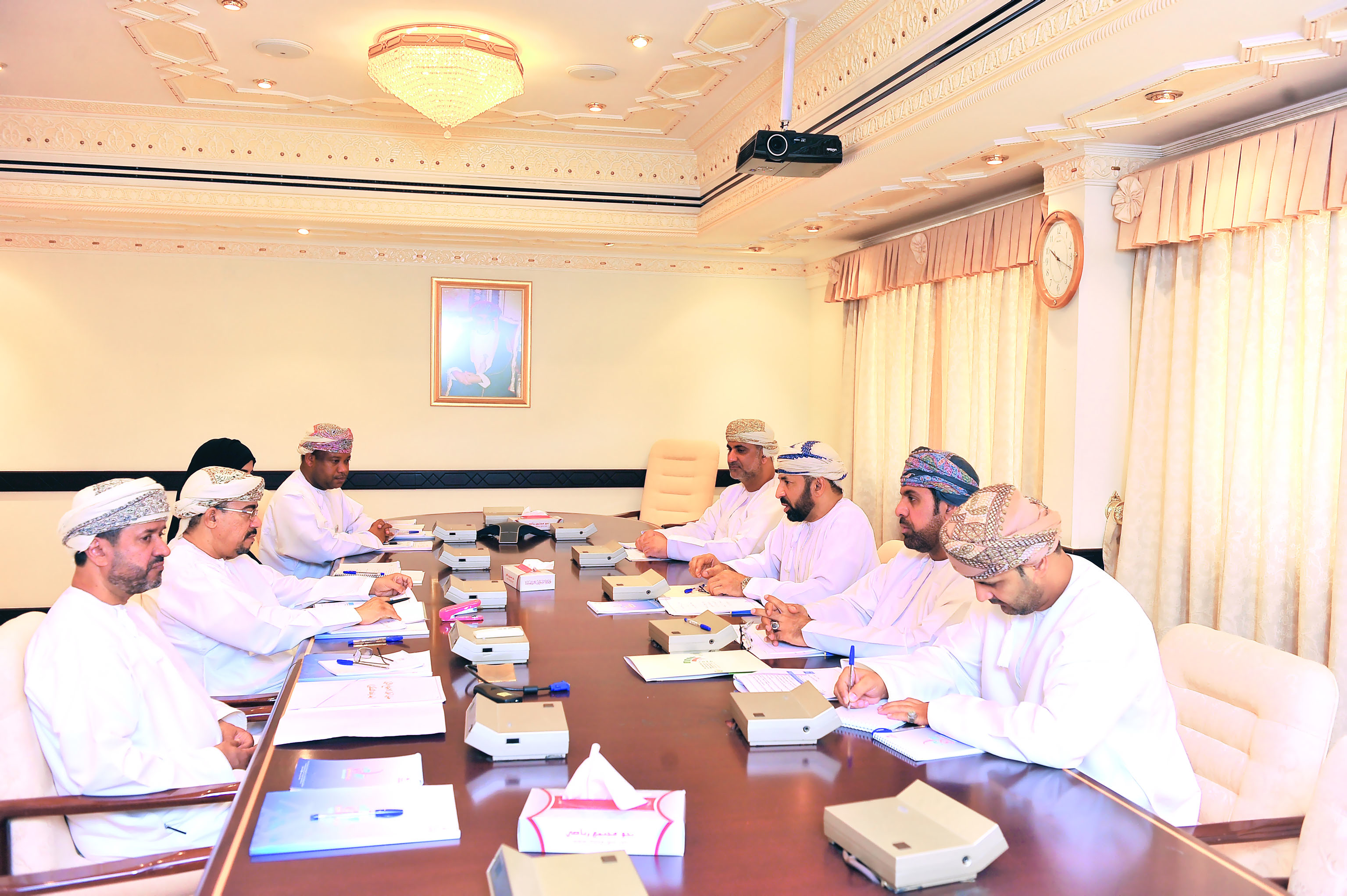 اجتماع اللجنة المشتركة بين وزارة الشؤون الرياضية وجامعة السلطان قابوس