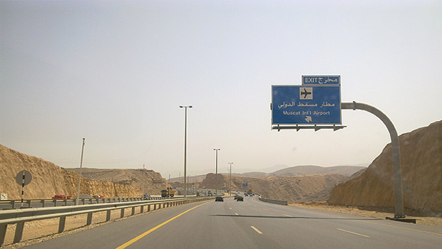 "الشورى" يطلع على آلية توزيع  الأراضي الخاصة لمحطات الوقود على طريق مسقط السريع
