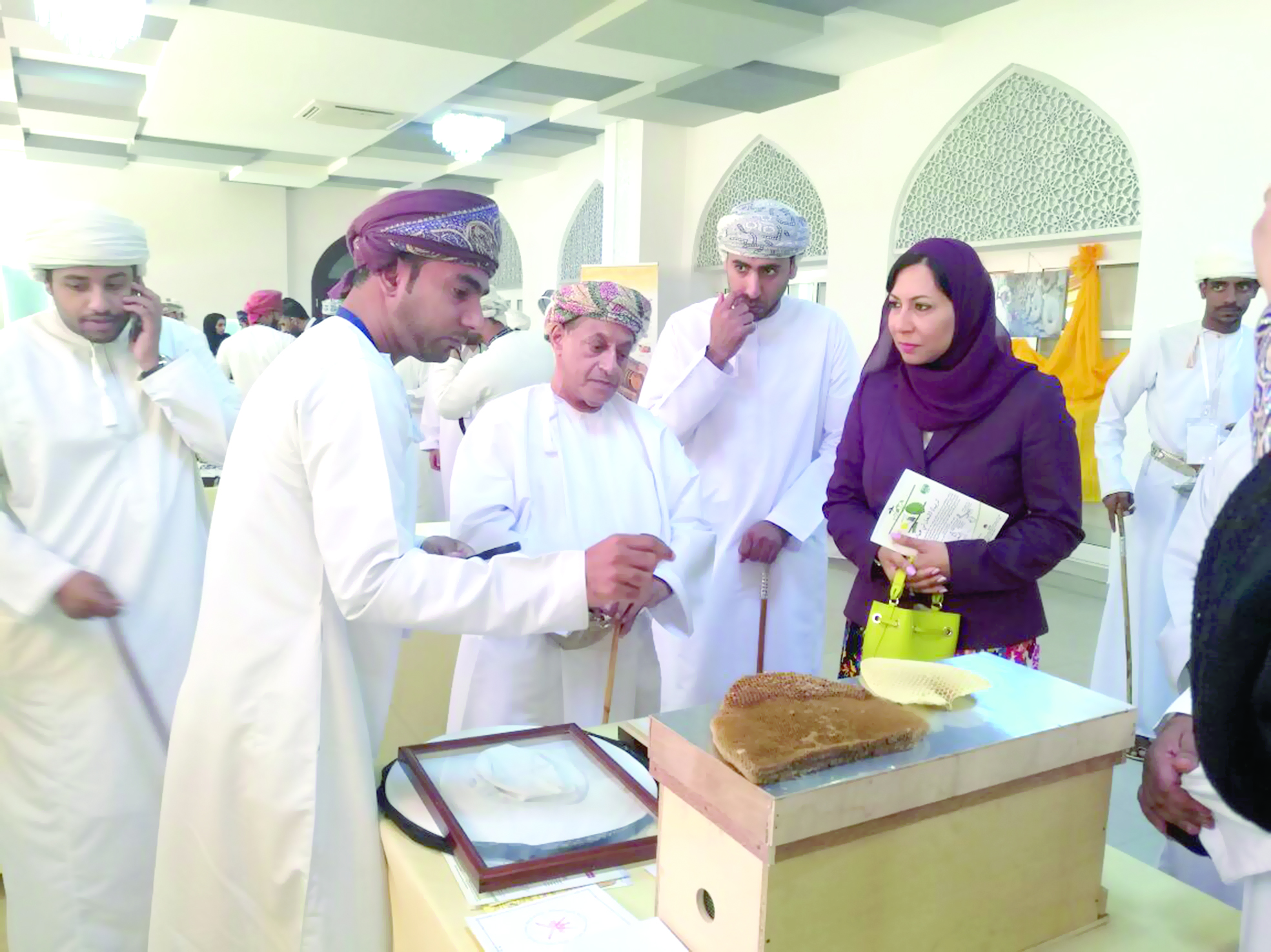 معرض للنحالين العمانيين في كلية  عمان للسياحة