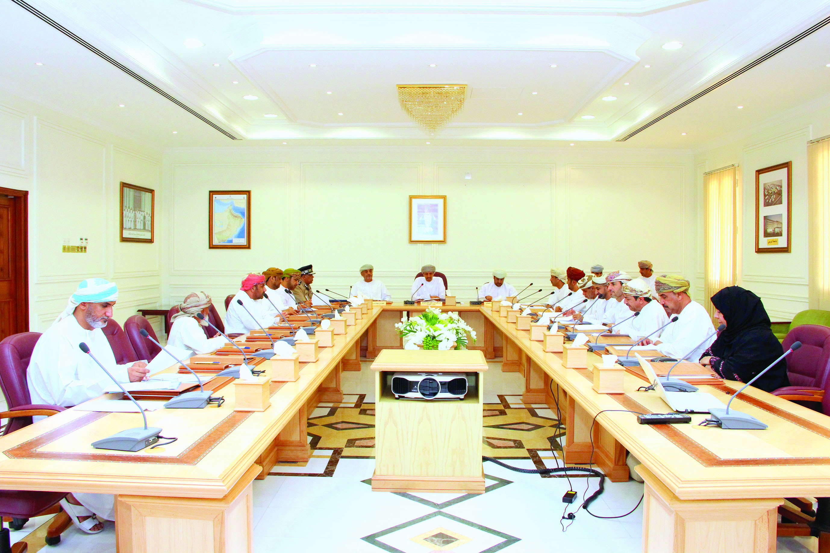 بحث آليات تطوير الرعاية الصحية والتعليــم الخـاص بالــبريمــي