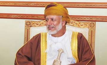 ابن علوي يتسلم نسخا من أوراق اعتماد سفيرين