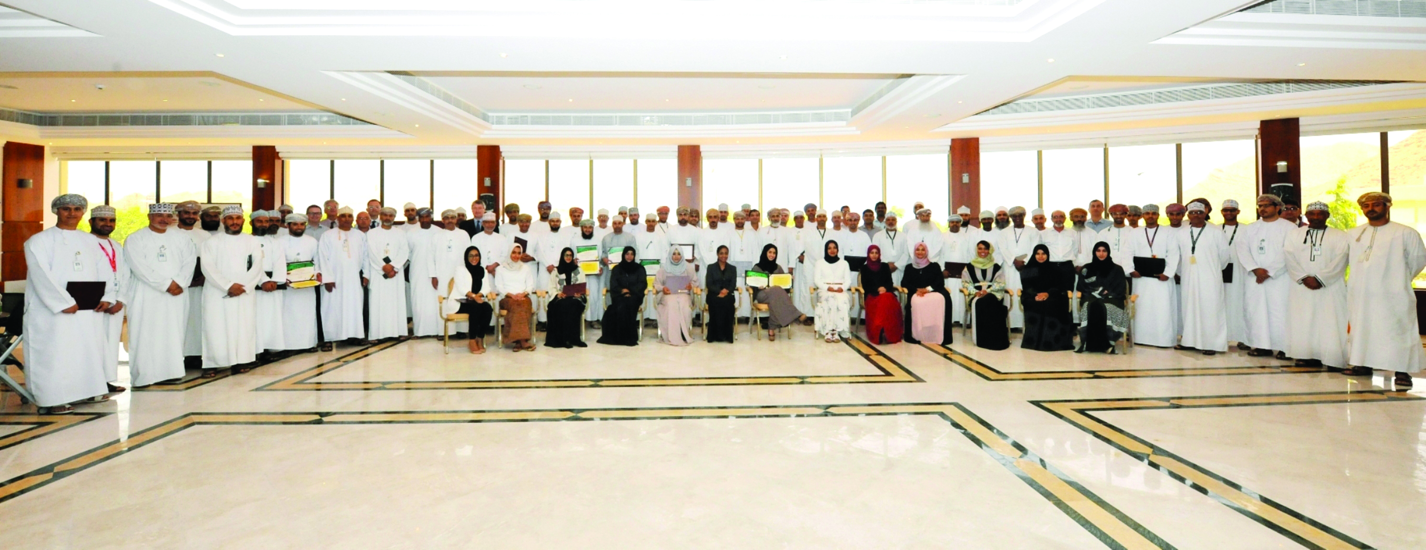 تنمية نفط عمان تكرّم عدداً من موظفيها لجهودهم في تعزيز كفاءة أنشطتها