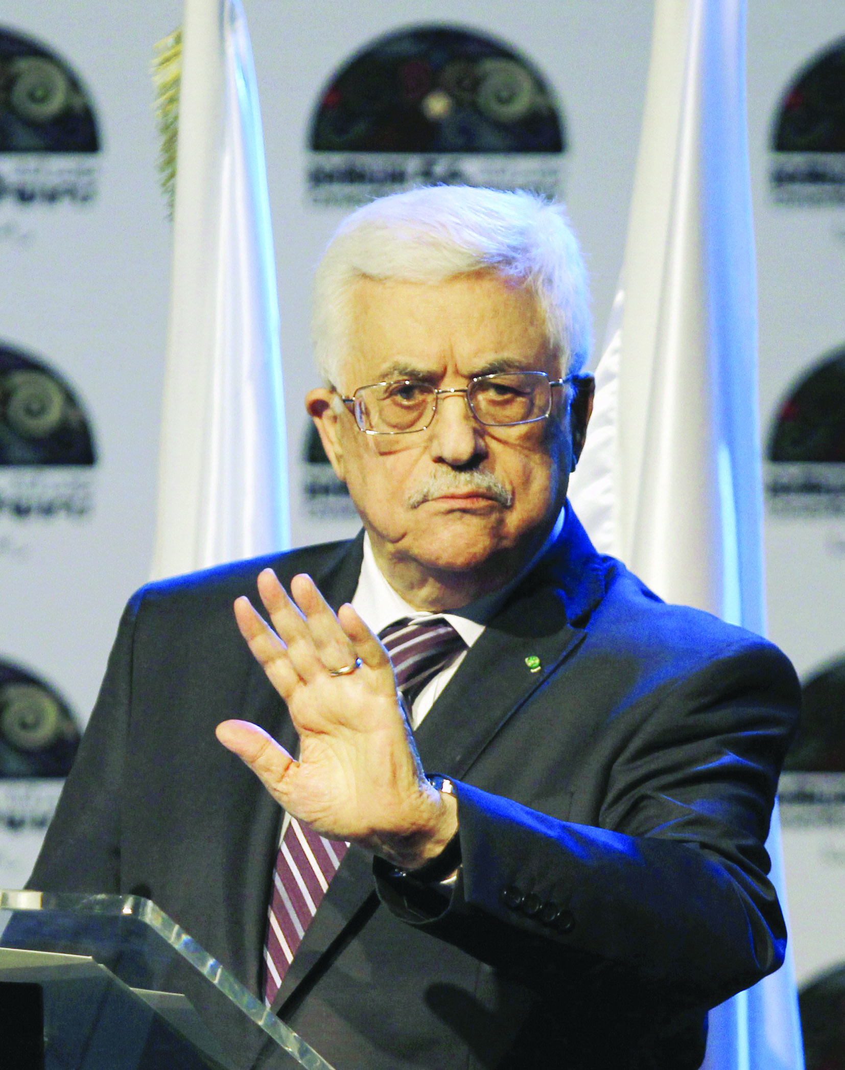 الكشف عن تفاهمات سرية بين الرئيس الفلسطيني وزعيم حزب العمل الإسرائيلي