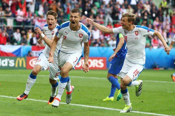 المنتخب التركي يبحث عن طوق النجاة أمام التشيك