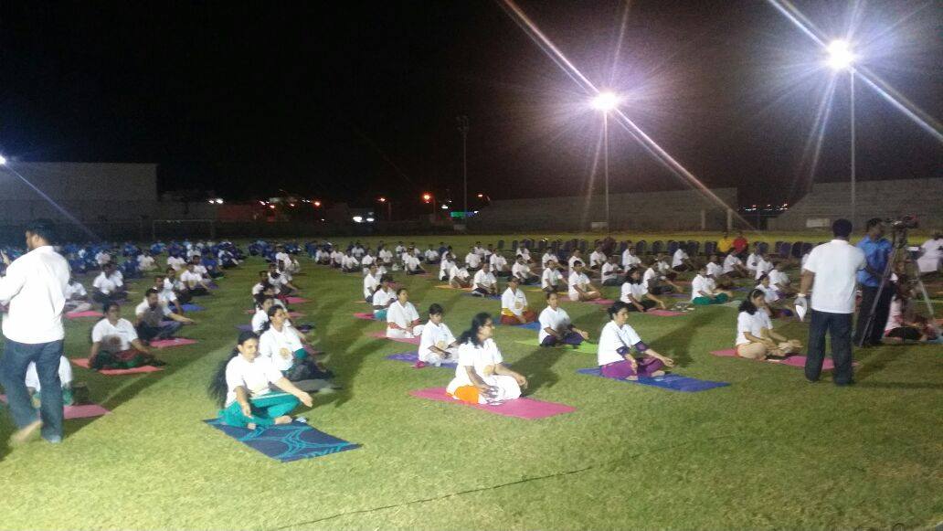 Thousands take part in Oman yoga session