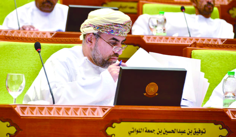 Relax degree criterion to hire Omanis, say ministers