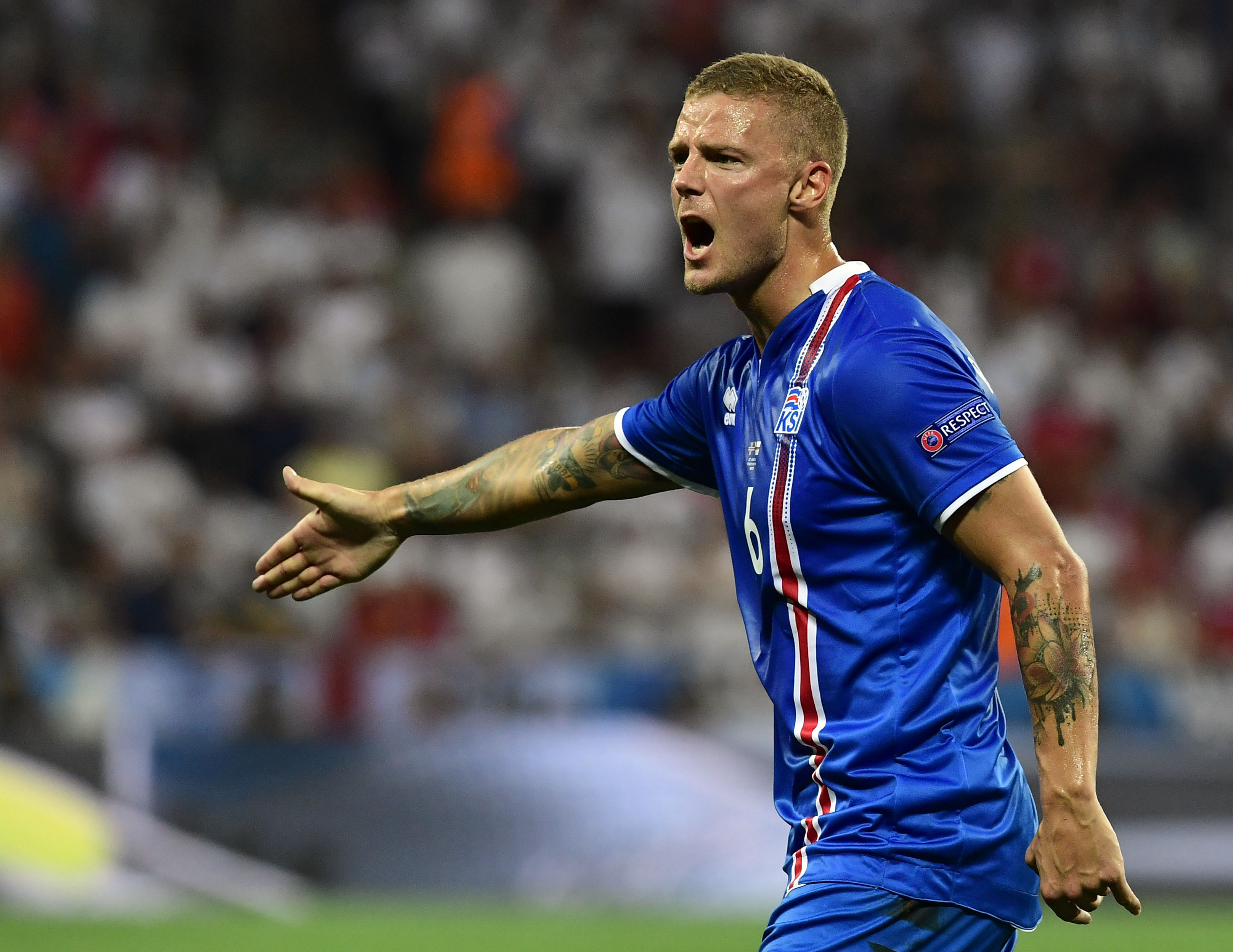 Euro 2016: Iceland knock England out as coach Hodgson quits