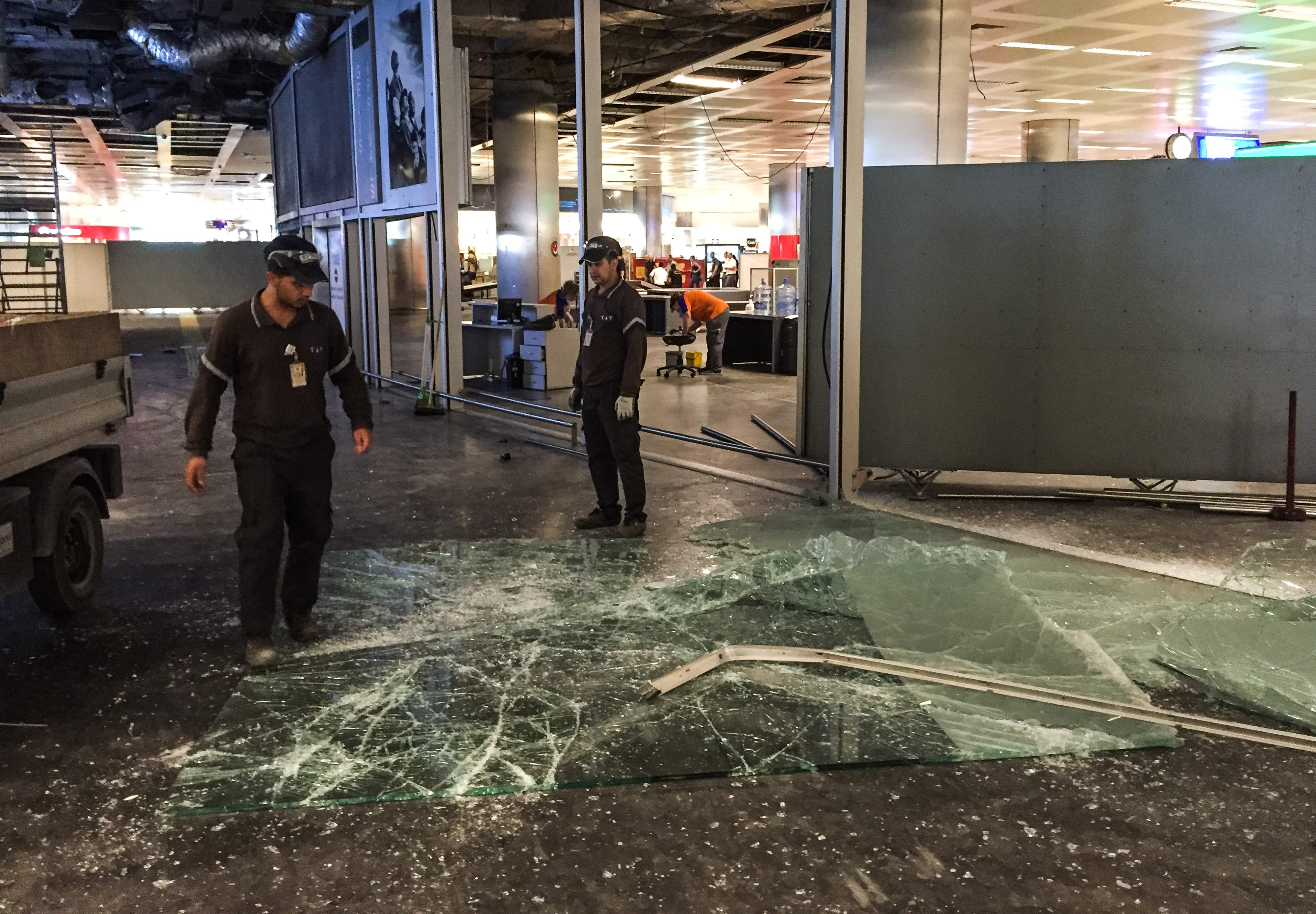 Suspected IS suicide bombers kill 36 at Istanbul airport