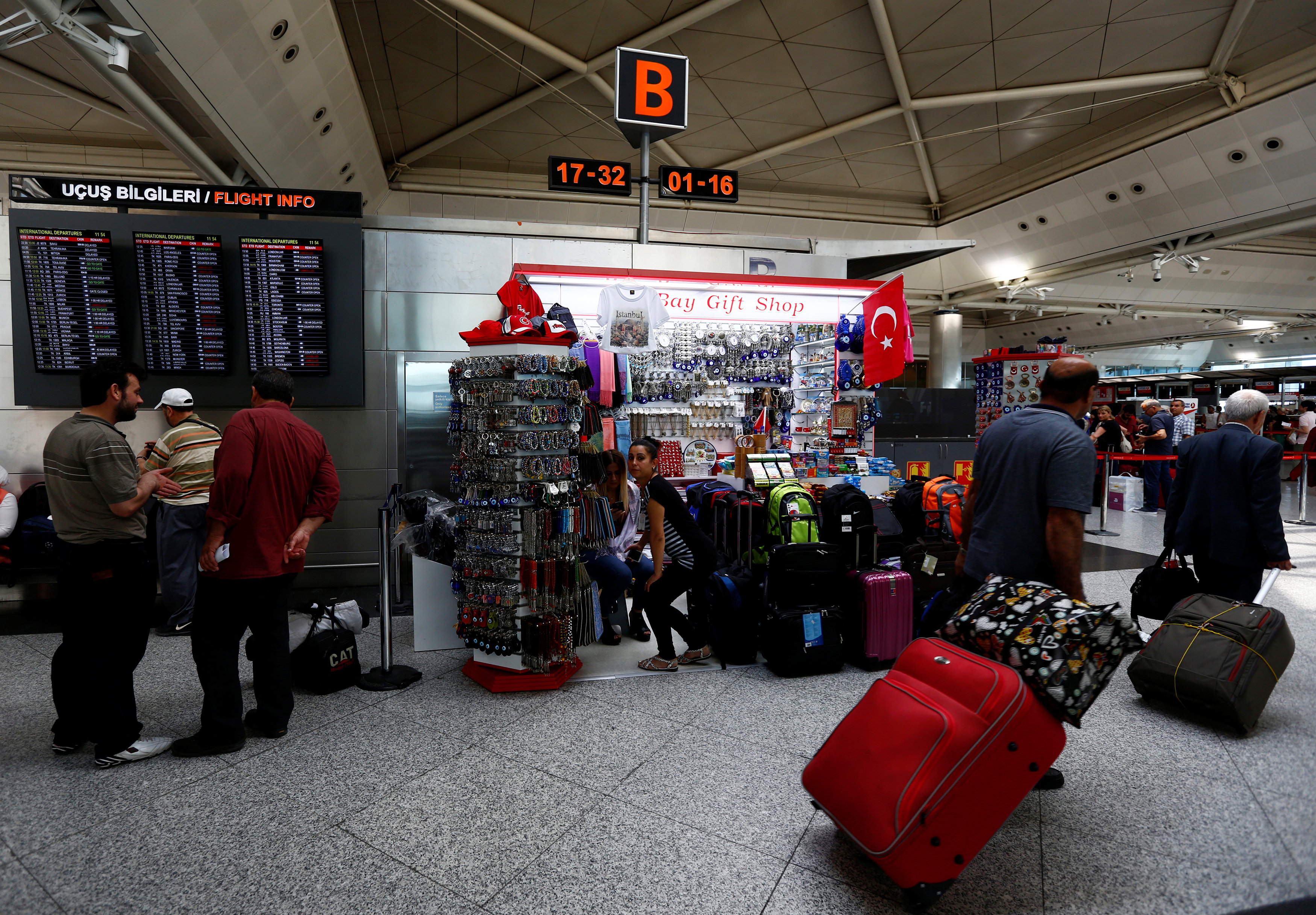 IS prime suspect after suicide bombers kill 41 at Istanbul airport