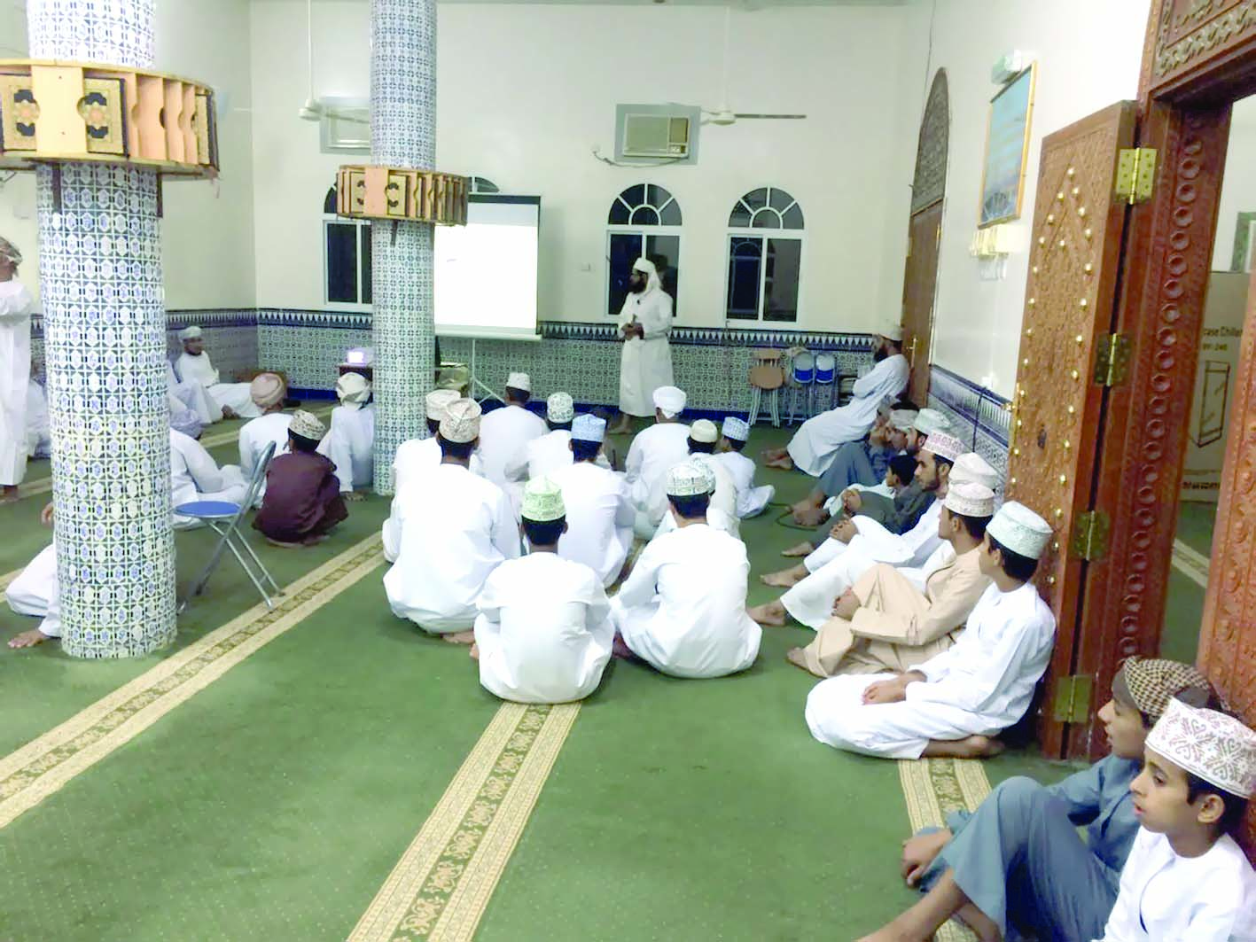قافلتين وعظيتين تزوران قرى بجنوب الباطنة
