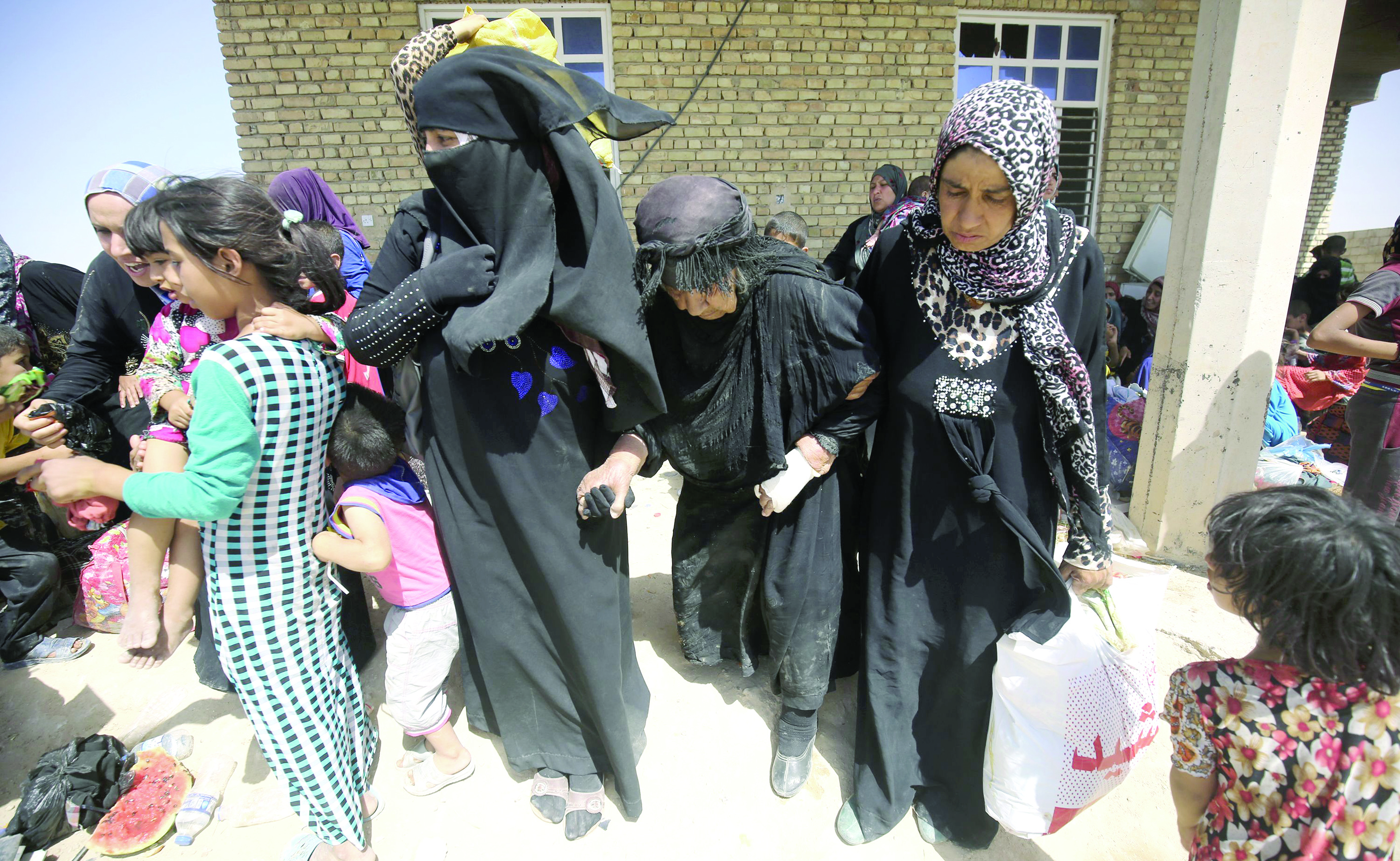 إخلاء 930  أسرة نازحة إلى مخيمات "عامرية الفلوجة"