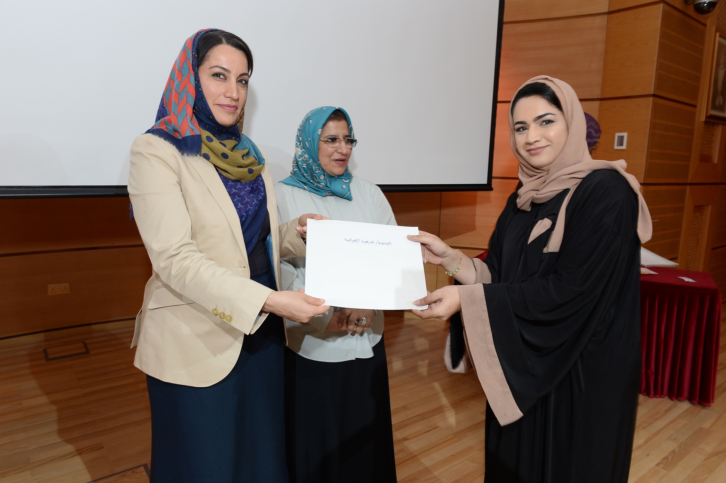 "التعليم الذاتي" بجامعة السلطان قابوس يختتم حلقة عمل حول تصميم النظم الكهروضوئية والعمليات