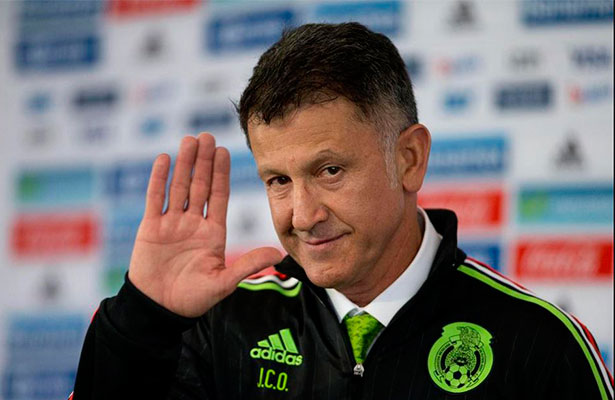 مدرب المكسيك يتهم خيمينيز مدافع أوروجواي بإهانته