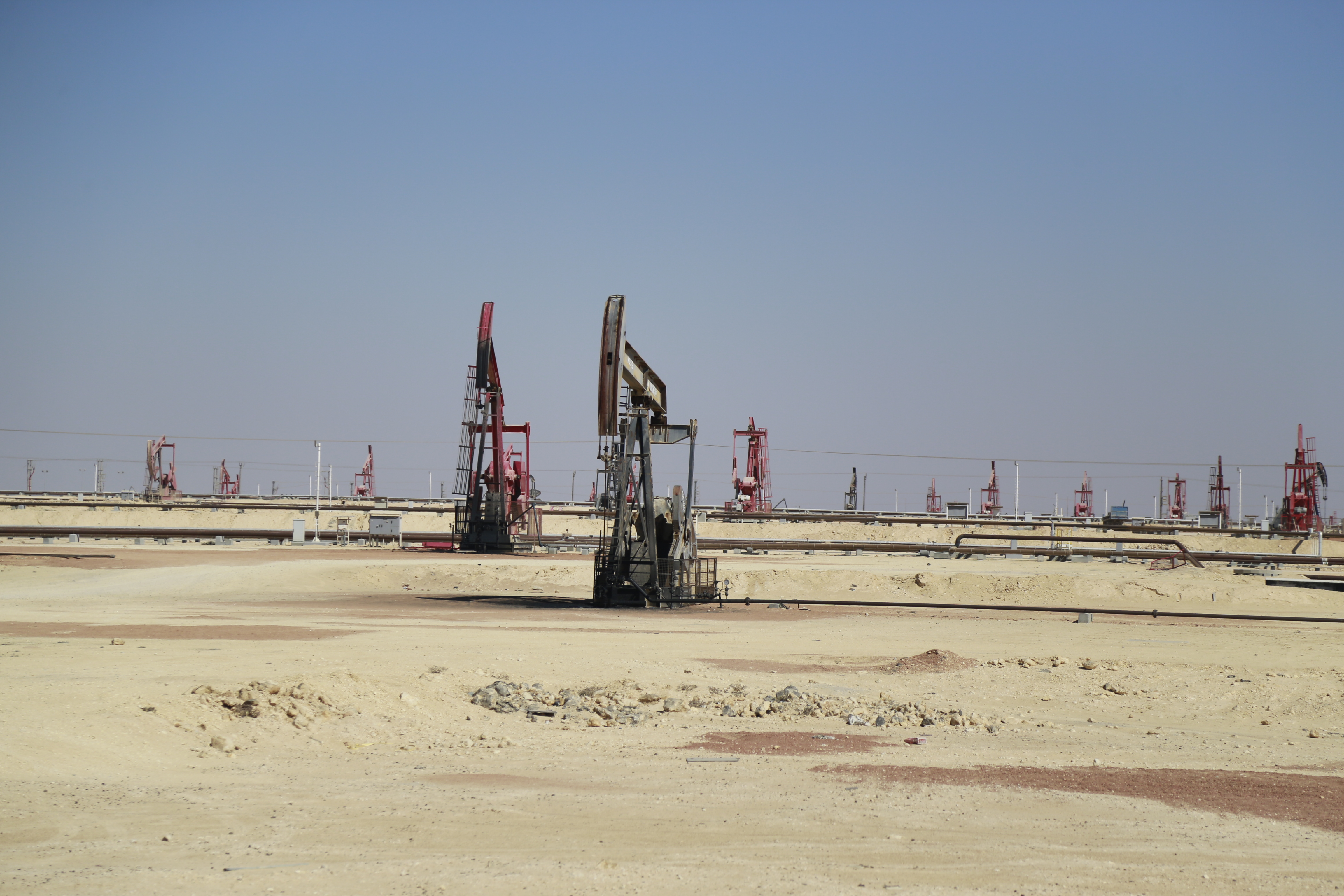 إنتاج السلطنة من النفط ينخفض في أبريل