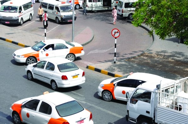 Ministry grants licence to two companies for operating taxis in Oman