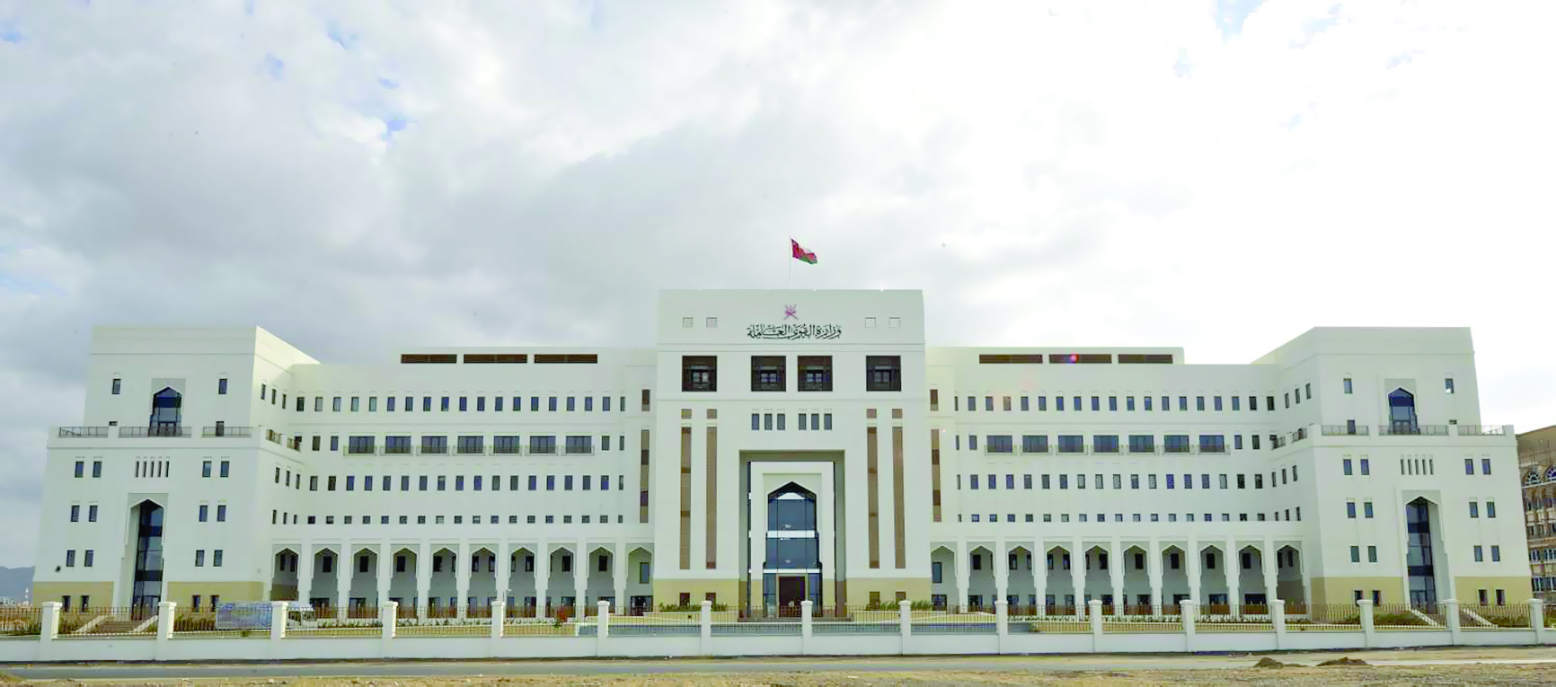 تسجيل 853 عقد عمل  إلكترونيا  للعمانيين  خلال إسبوع