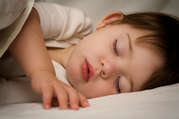 نوم الأطفال في مرحلة ما قبل المدرسة مبكرا يمتعهم بوزن معتدل لاحقاً