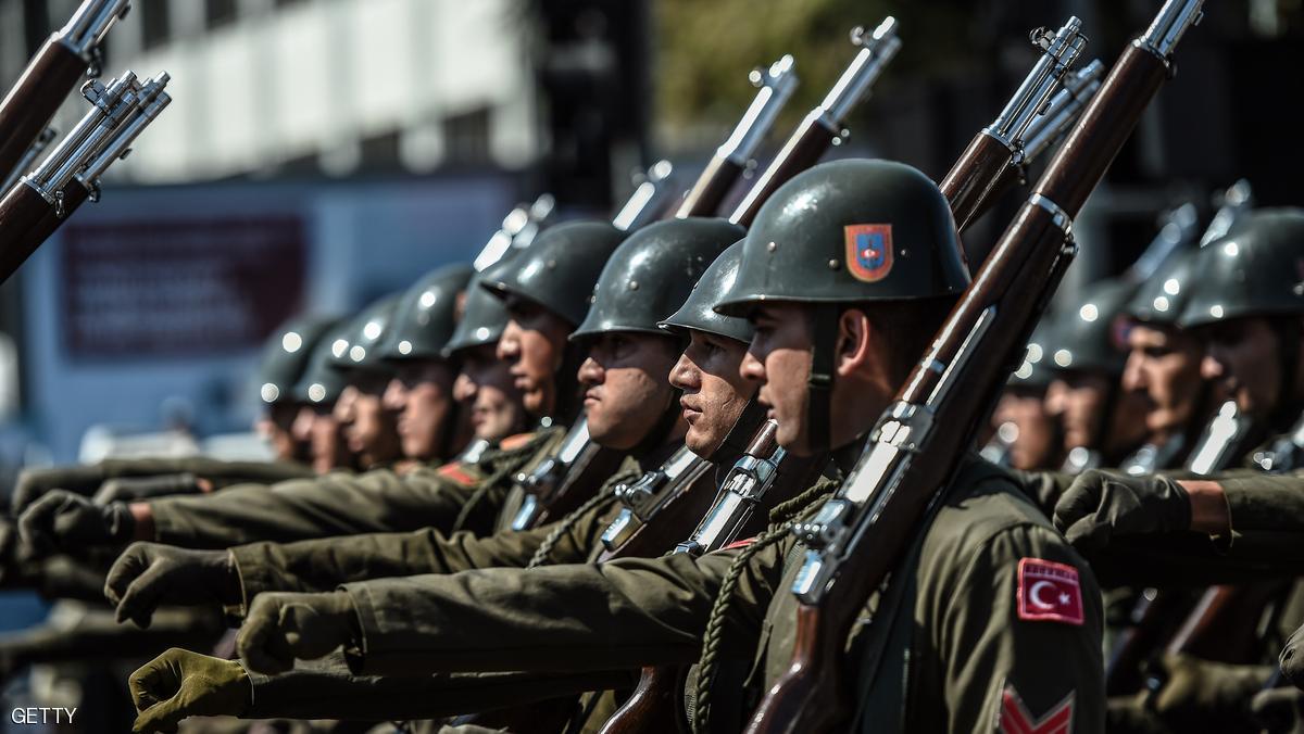 الجيش التركي يتولى السلطة على البلاد بعد محاولة انقلاب