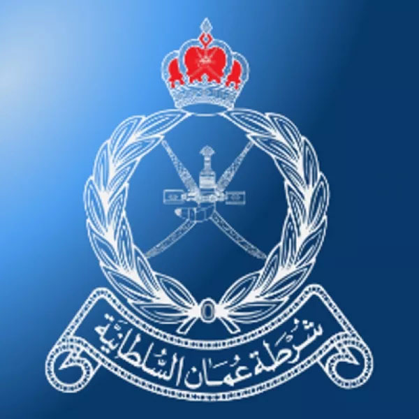 شرطة عمان السلطانية تكرم متقاعدين وأسر متوفين