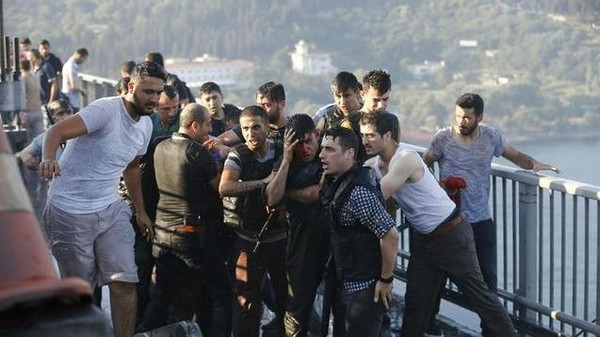 محاولة الإنقلاب في تركيا أودت بحياة 90 شخصًا