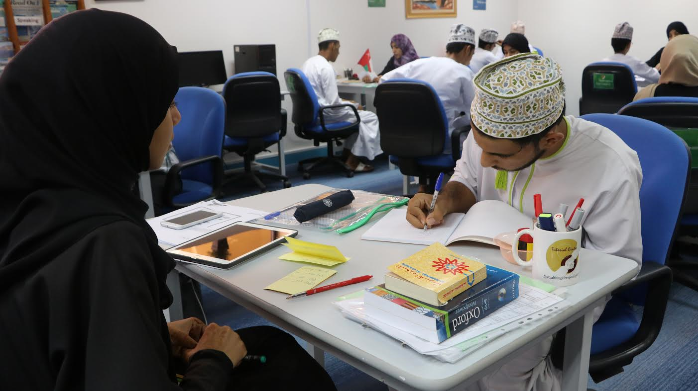 جامعة السلطان قابوس تهيئ المقبلين على الثاني عشر