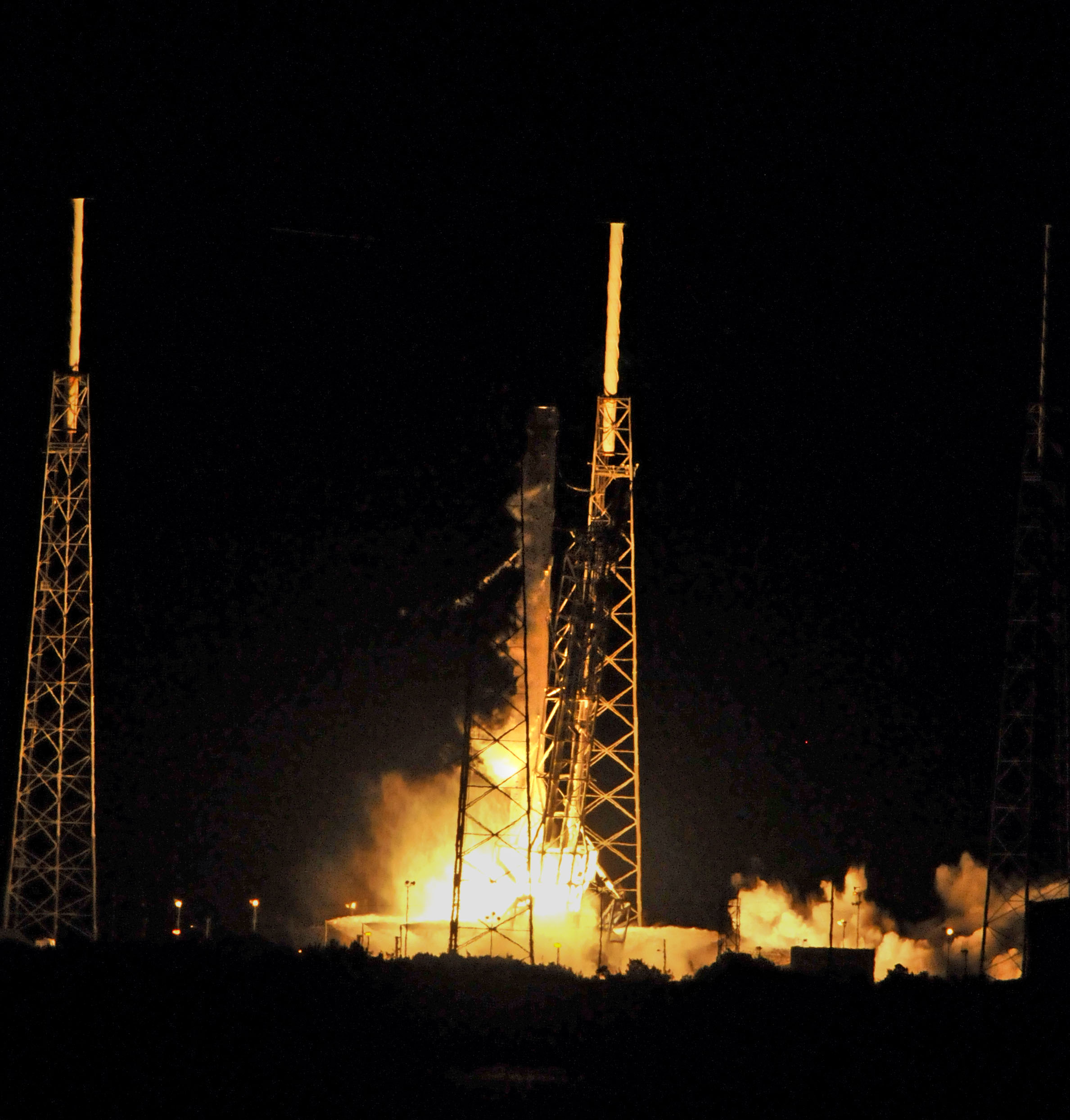 SpaceX rocket lifts off on cargo run, then lands at launch site