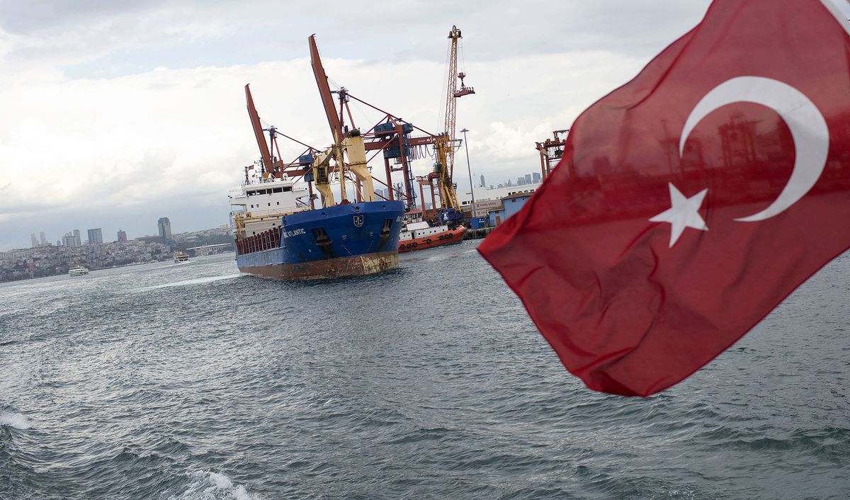 Turkey seeks to reassure investors