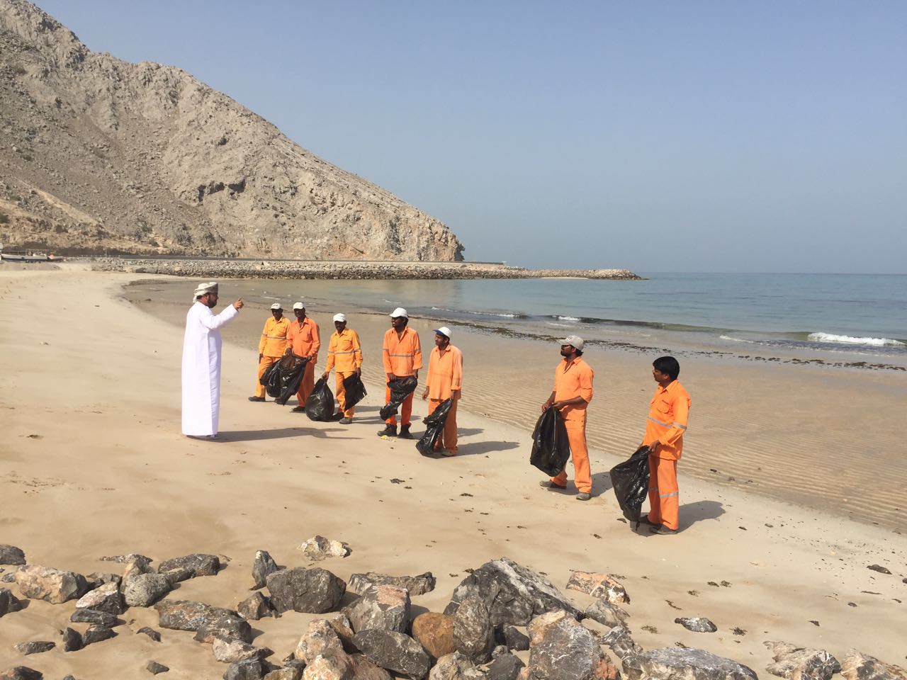 بلدية بخاء تنظم حملة لتنظيف الشواطئ بالولاية