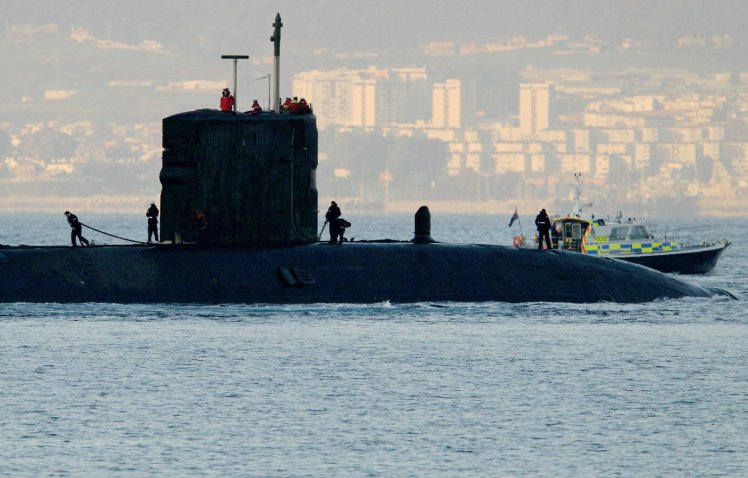 غواصة نووية بريطانية تصطدم بسفينة تجارية قبالة شبه جزيرة جبل طارق
