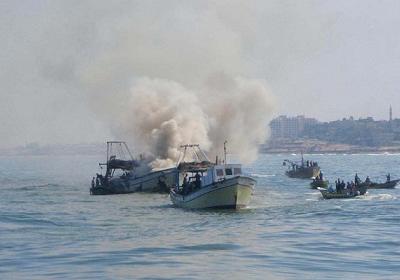 بحرية الاحتلال  تستهدف الصيادين قبالة بحر مدينة غزة
