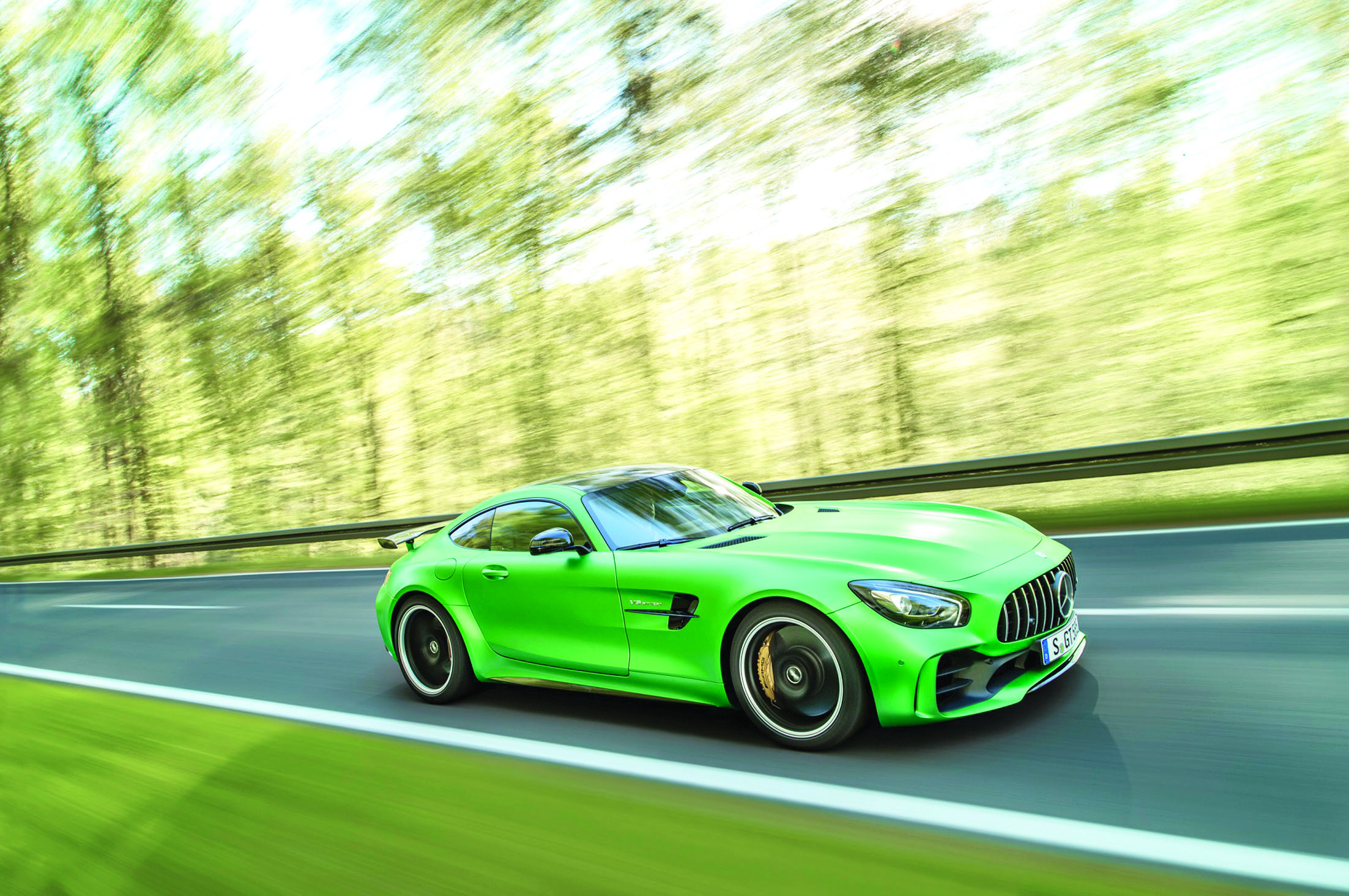 سيارة GT R من مرسيدس-AMG أيقونة وُلدت من قلب الحلبة