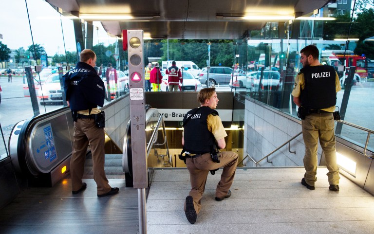 شرطة ميونيخ تدعو الناس للاختباء بعد حادث مركز التسوق