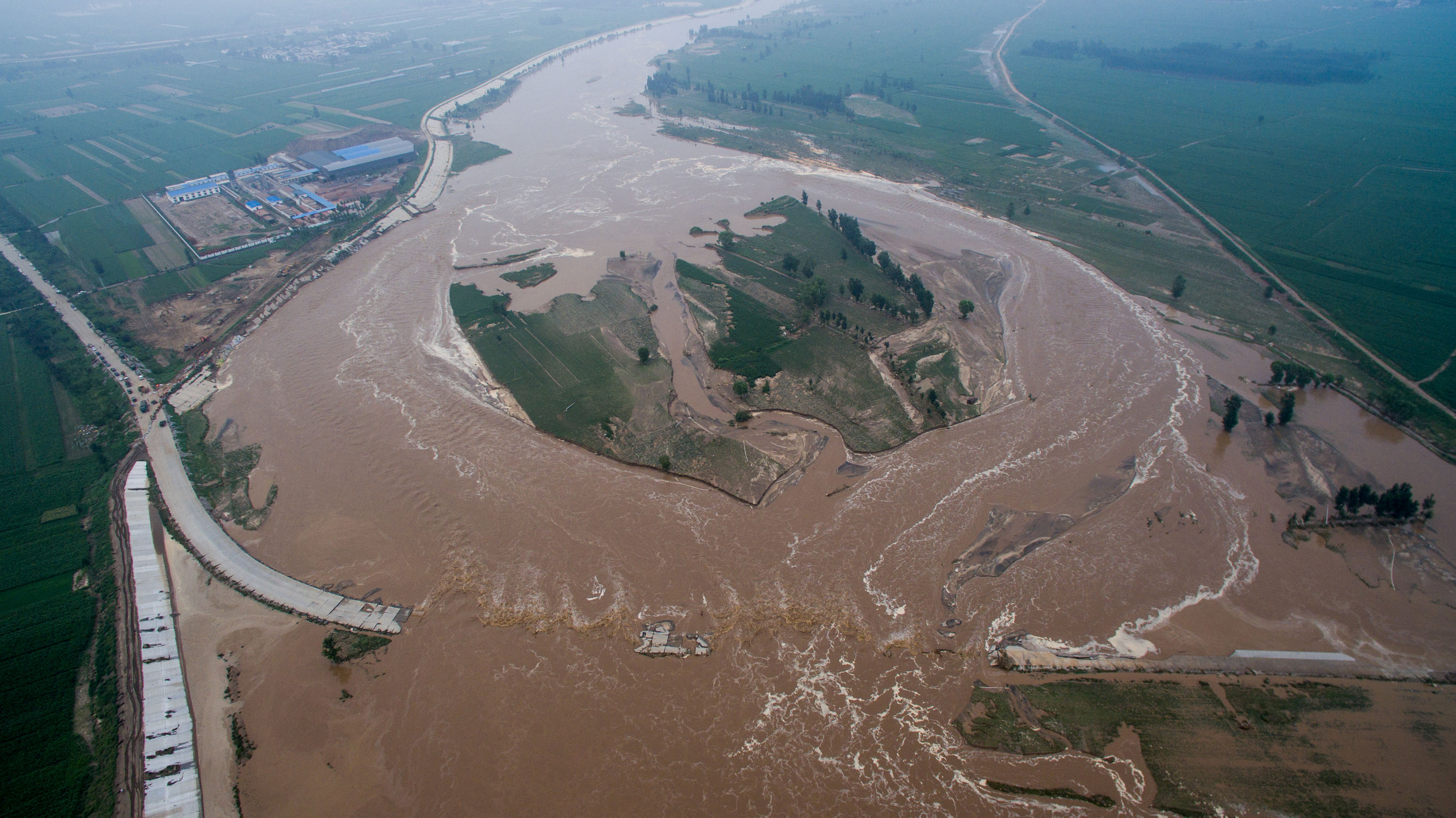 Heavy rain in China kills at least 87, thousands evacuated