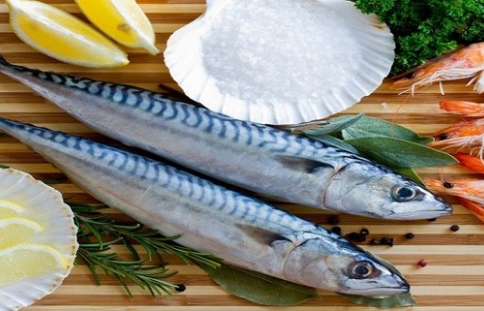 تناول الأسماك الزيتية يساعد على الحد من سرطان الامعاء/دراسة