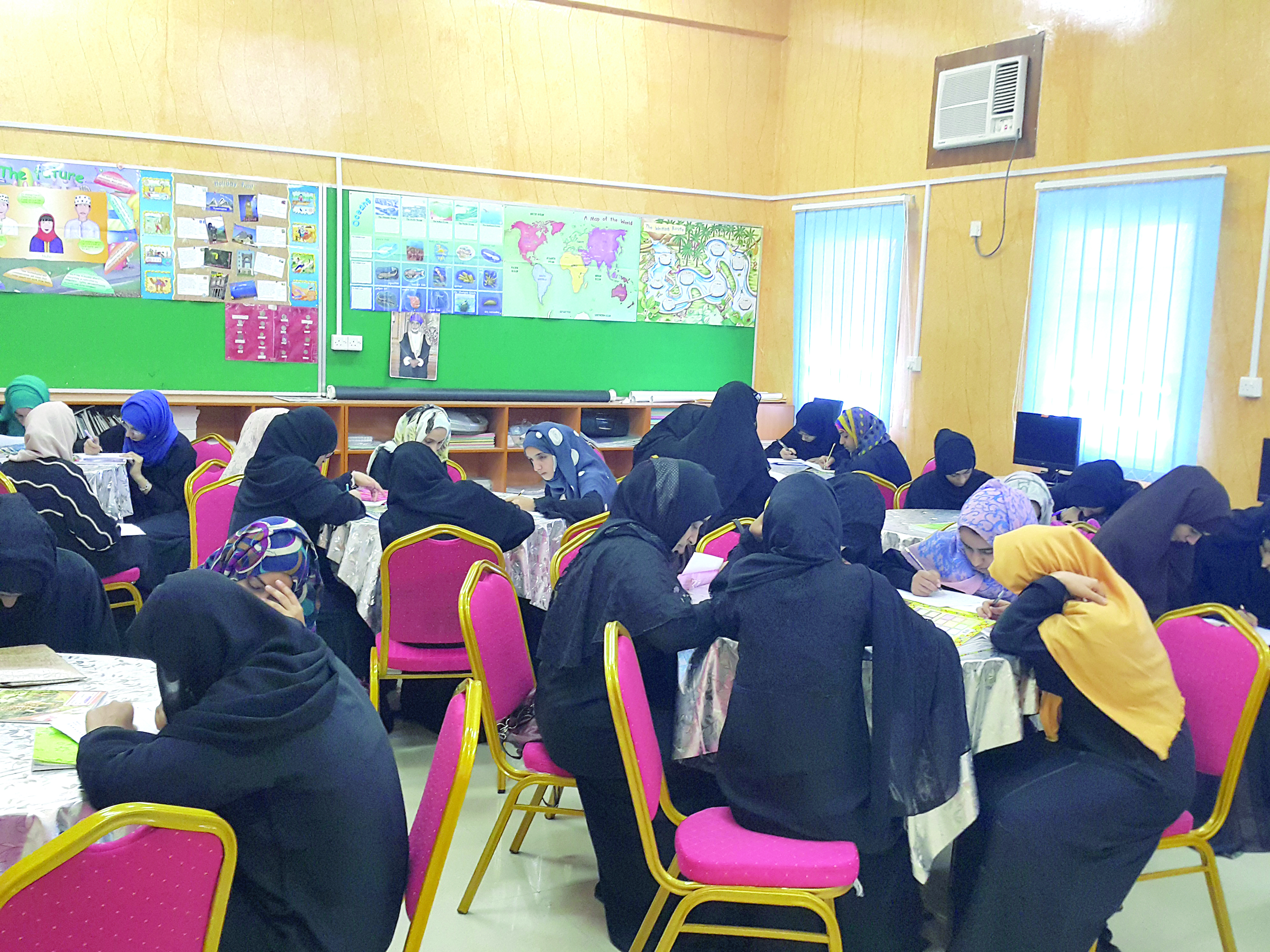 دورة "اللغة الإنجليزية" بمدرسة وادي بني خروص