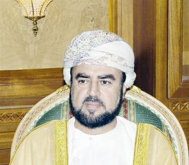 ممثلا لجلالة السلطان السيد أسعد يشارك في افتتاح أعمال القمة العربية العادية الـ27 بنواكشوط
